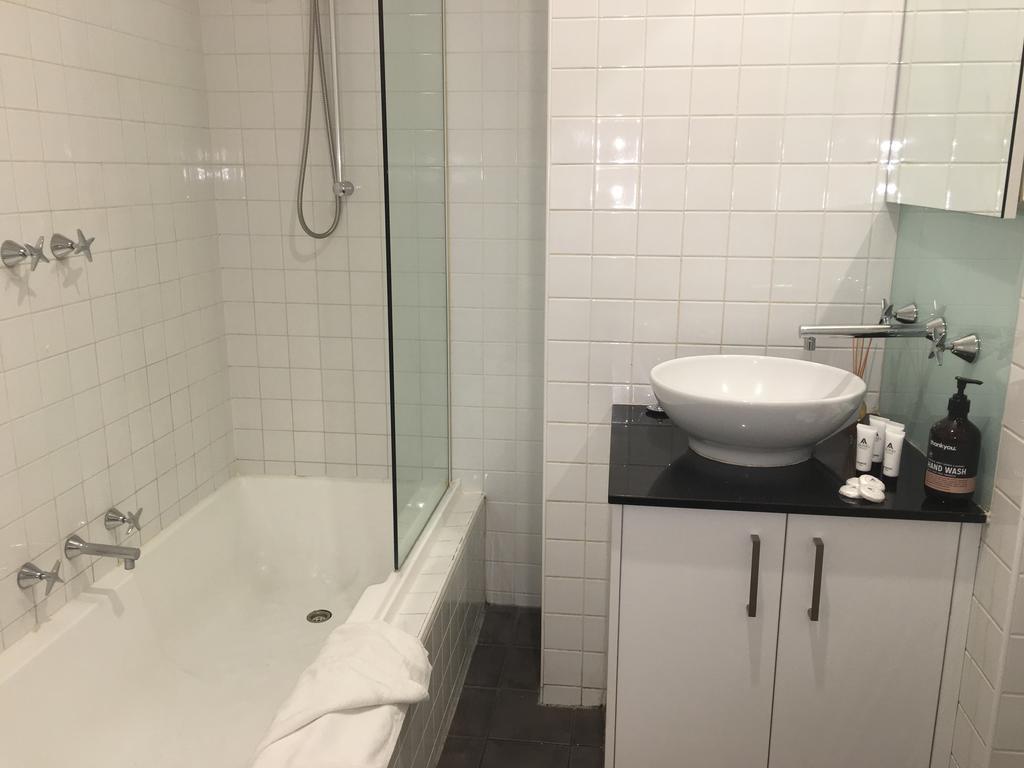 Absolute Collins Apartments Мелбърн Екстериор снимка